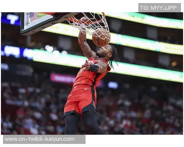 杰伦-格林将40岁女友肖像纹身上！足足占有后背一半 两人相差17岁